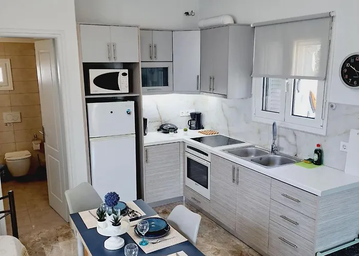 Mimika * Perissa (Santorini)